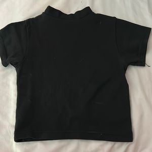 Black turtleneck cropped tee